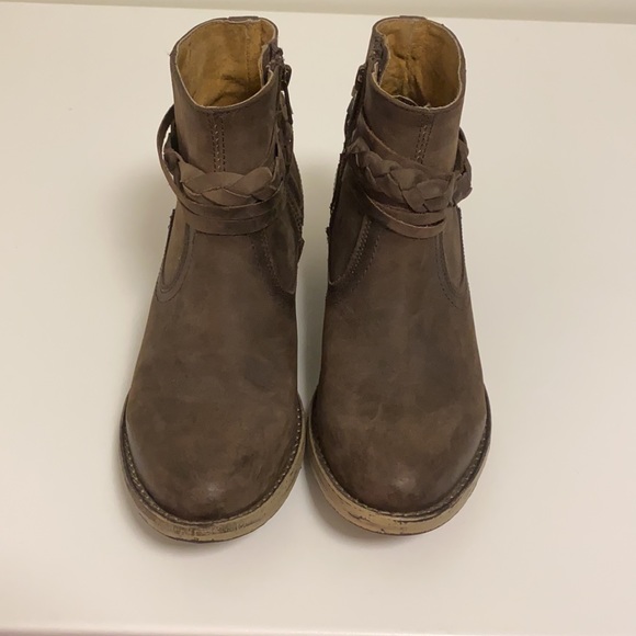 Leather ankle boots - Picture 2 of 6